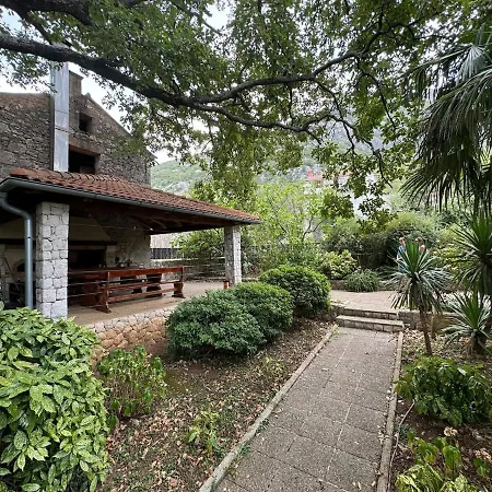 Mates House In - 3 Bedroom House *