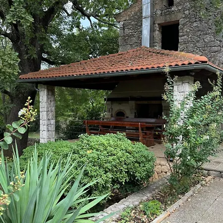 Mates House In - 3 Bedroom House Holiday home Tribalj (Primorsko-Goranska)